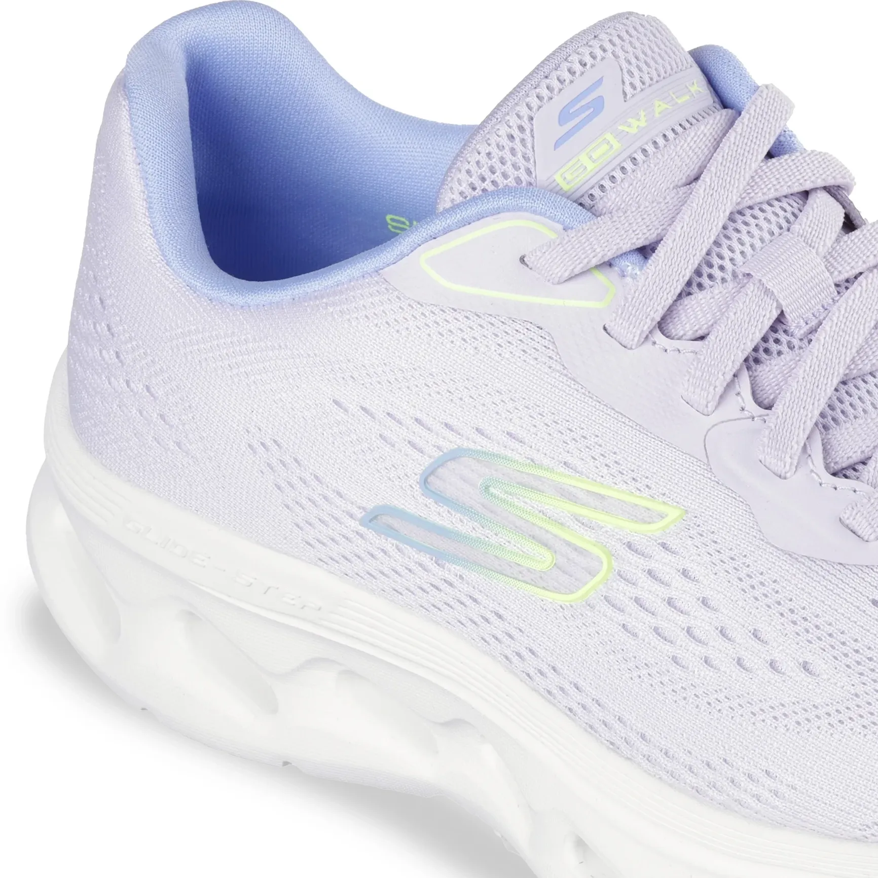 Tênis feminino lilás Skechers Glide Step 2.0 vista em ângulo para ajuste e conforto